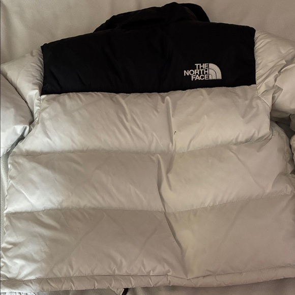 The North Face Black and white Puffer Jacket - Picture 3 of 4